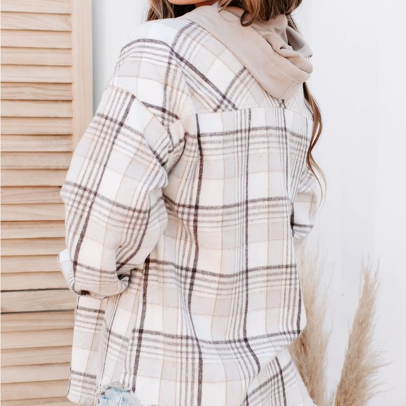 NWT Very J Cream Plaid Flannel Button Down Hoodie Hooded Shacket Top Shirt - Picture 4 of 7